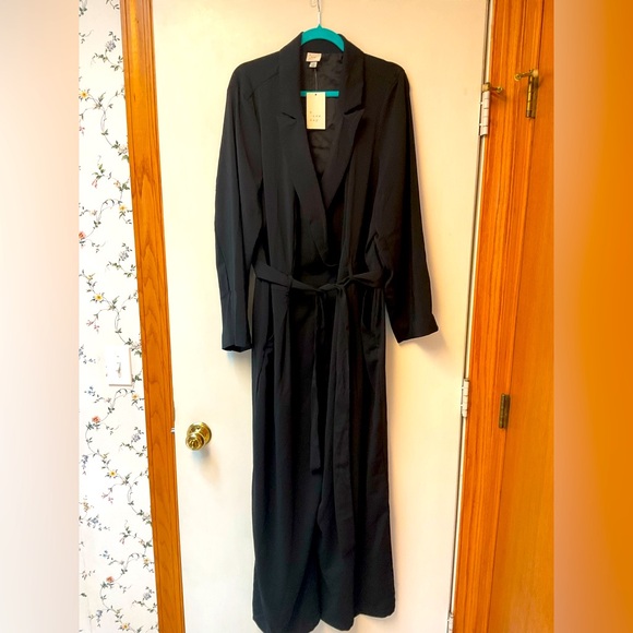 Elegant Black Women's Jumpsuit - Picture 1 of 2